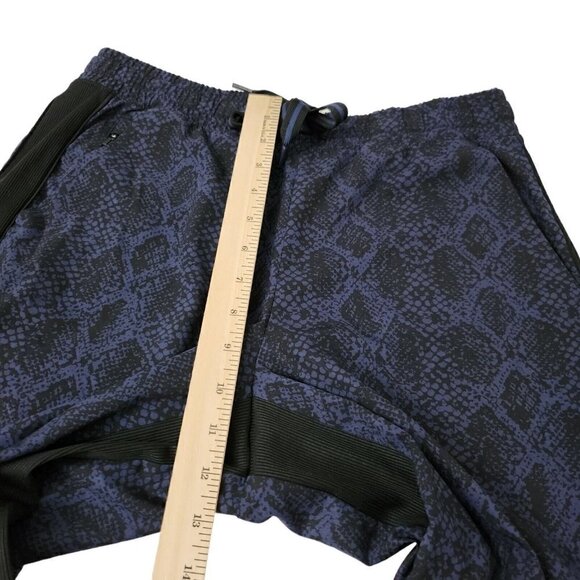 Athleta‎ Womens Brooklyn Jogger Pants 8 Navy Blue Python Snake Print Outdoor - Picture 12 of 13